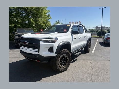 Used 2025 Chevrolet Colorado ZR2 w/ Technology Package AWD/4WD image 1