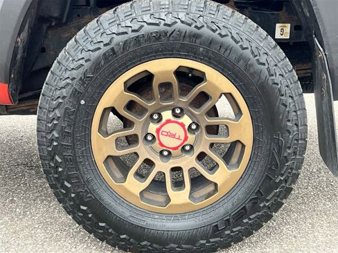 Used 2017 Toyota Tacoma TRD Off-Road image 14