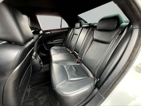 Used 2013 Chrysler 300 w/ Driver Convenience Group RWD image 21
