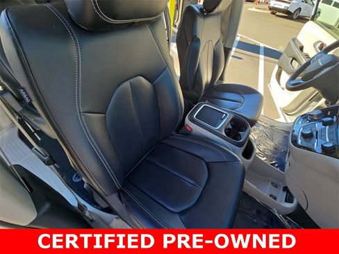 Used 2024 Chrysler Pacifica Touring-L image 10