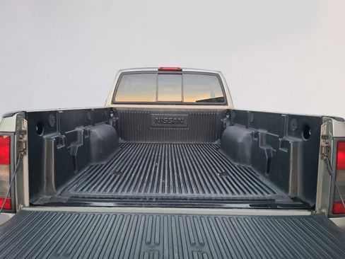 Used 2001 Nissan Frontier XE image 16