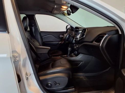 Used 2019 Jeep Cherokee Limited image 13