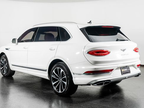 Used 2023 Bentley Bentayga Extended Wheelbase image 15