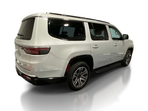 Used 2024 Jeep Wagoneer Series II AWD/4WD image 4