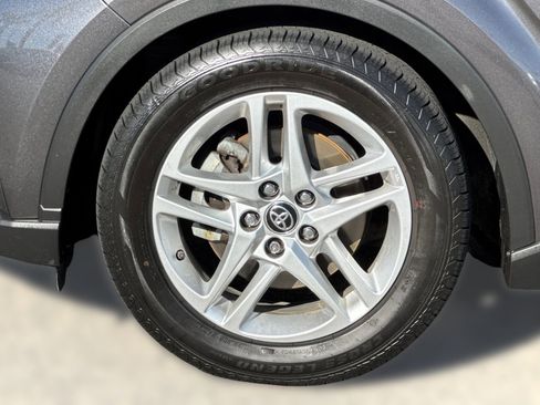 Used 2021 Toyota C-HR LE FWD image 11