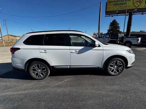 Used 2016 Mitsubishi Outlander SEL image 33