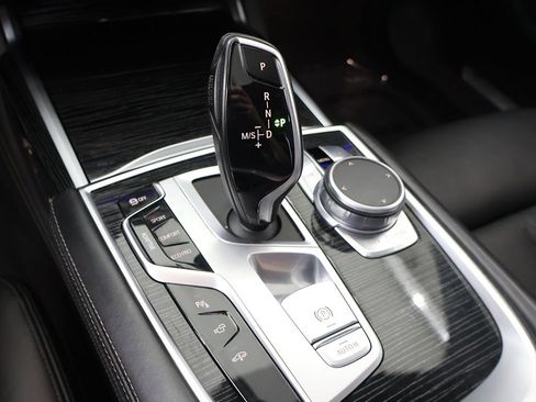Used 2021 BMW 750i xDrive w/ M Sport Package AWD/4WD image 63