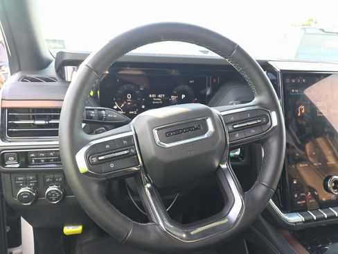 Used 2025 GMC Yukon Denali image 6