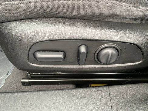 Used 2019 Chevrolet Malibu LT image 17