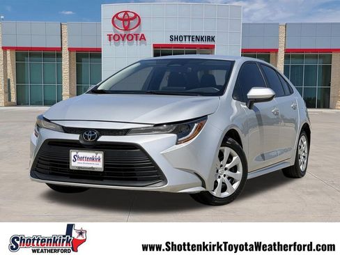 Used 2023 Toyota Corolla LE FWD image 1