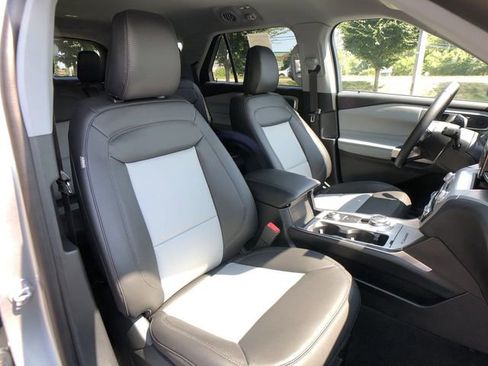 Certified 2022 Ford Explorer XLT w/ Equipment Group 202A AWD/4WD image 26