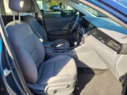 Certified 2021 Kia Niro LX image 7
