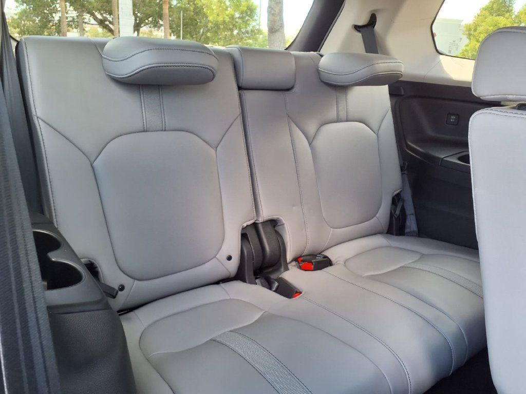 Used 2025 Honda Pilot EX-L image 17