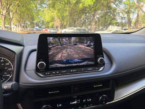 Used 2025 Nissan Rogue SV image 22