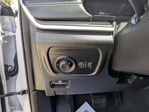 Used 2022 Jeep Grand Cherokee L Laredo w/ Luxury Tech Group I AWD/4WD image 29