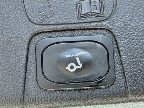 Used 2017 Ford C-MAX Titanium w/ Equipment Group 301A FWD image 31