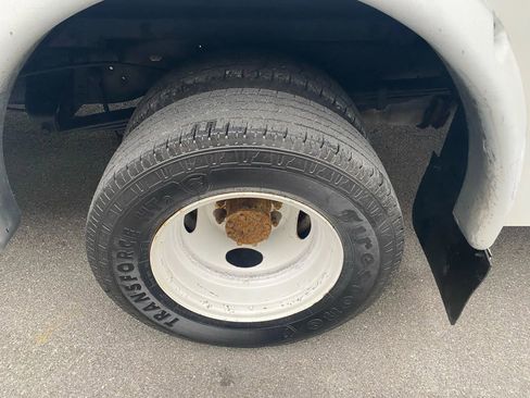 Used 2013 Ford E-350 and Econoline 350 Super Duty w/ Air Conditioning Prep Pkg image 26