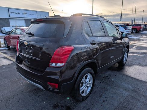 Used 2022 Chevrolet Trax LT w/ LT Convenience Package image 7