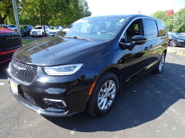 Certified 2025 Chrysler Pacifica Select w/ Uconnect Theater Family Group AWD/4WD image 18