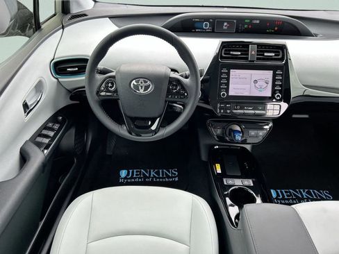 Used 2020 Toyota Prius XLE image 18