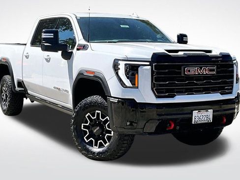 Used 2025 GMC Sierra 2500 AT4X AWD/4WD image 12