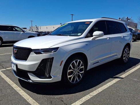 Used 2023 Cadillac XT6 Sport w/ Technology Package AWD/4WD image 3