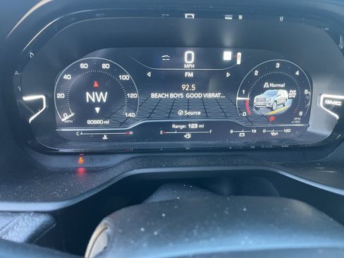 Used 2022 GMC Yukon XL Denali w/ Denali Ultimate Package image 6