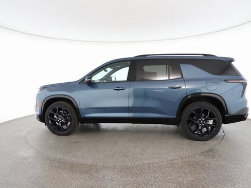 Used 2025 Chevrolet Traverse RS image 7