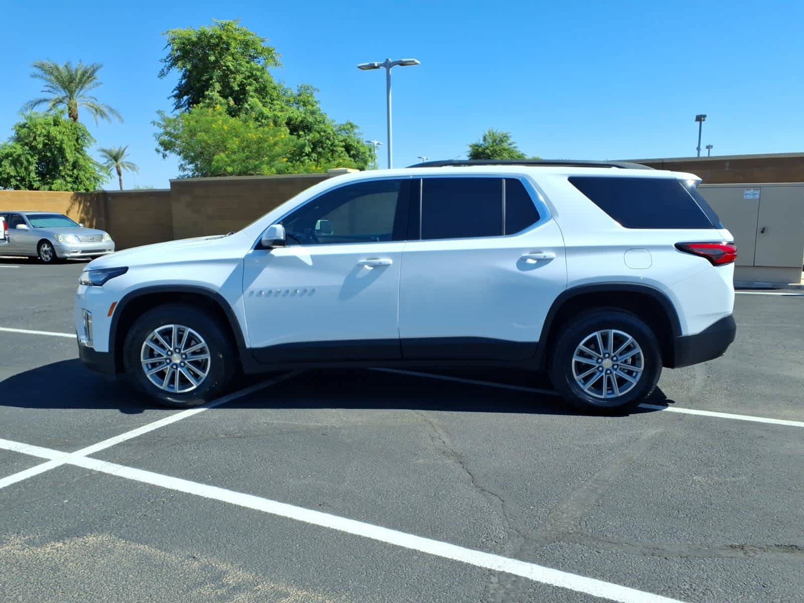Used 2023 Chevrolet Traverse LT FWD image 7