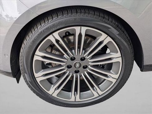 Certified 2024 Land Rover Range Rover Autobiography AWD/4WD image 25