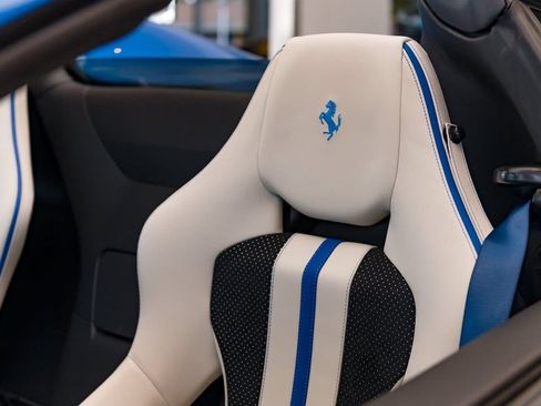 Used 2022 Ferrari 812 GTS RWD image 4