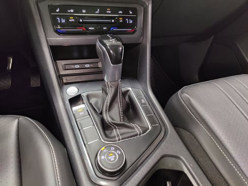 Certified 2022 Volkswagen Tiguan SE image 18