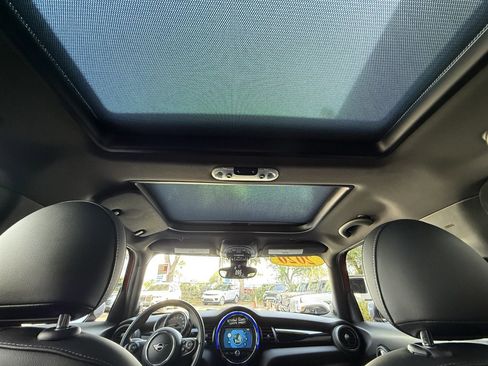 Used 2020 MINI Cooper 4-Door Hardtop w/ Premium Package image 19