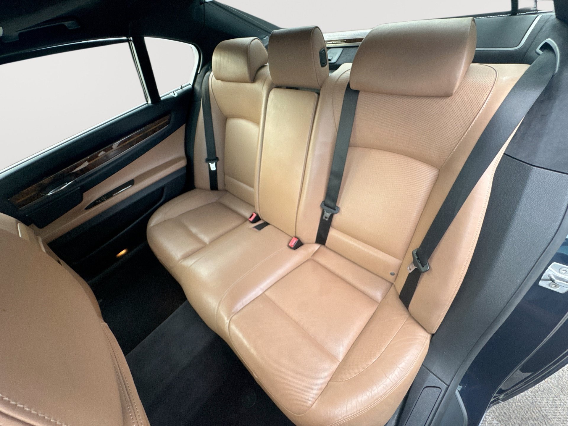 Used 2015 BMW 750Li xDrive AWD/4WD image 26