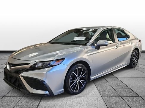 Used 2021 Toyota Camry SE image 1
