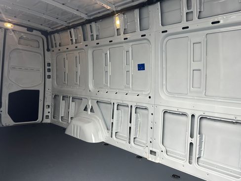 New 2024 Mercedes-Benz eSprinter 170 Cargo image 13