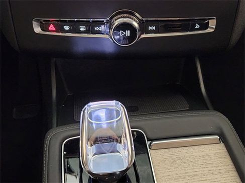Used 2025 Volvo XC90 B5 Plus image 19