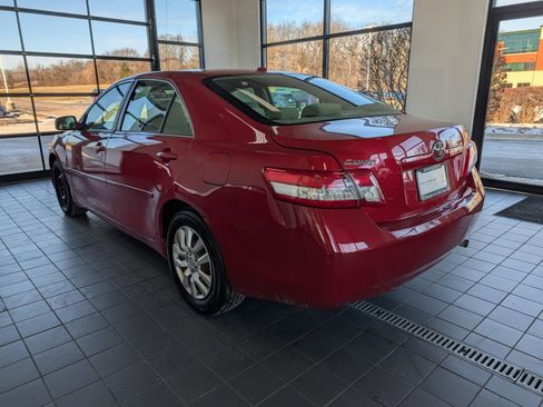 Used 2010 Toyota Camry LE image 4