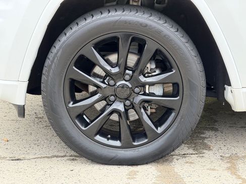 Used 2019 Jeep Grand Cherokee Altitude AWD/4WD image 11