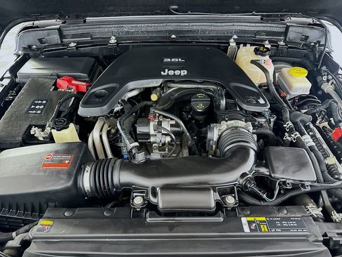 Used 2021 Jeep Wrangler Unlimited Sahara image 32