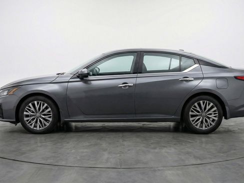 Used 2025 Nissan Altima 2.5 SV image 5