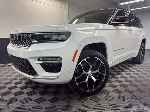 Used 2022 Jeep Grand Cherokee Summit AWD/4WD image 3