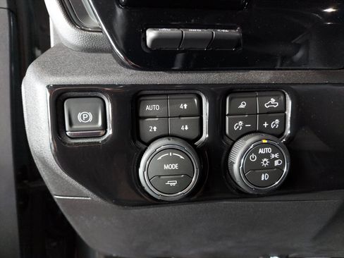Used 2026 Chevrolet Silverado 2500 ZR2 AWD/4WD image 28