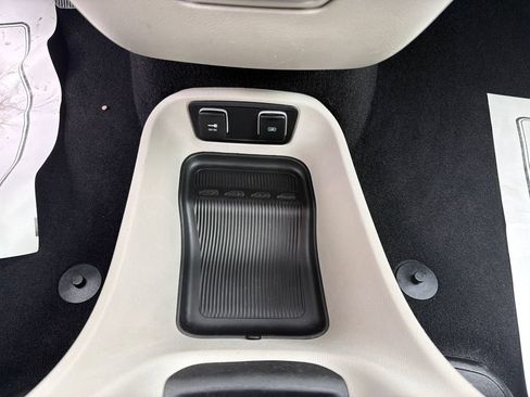 Used 2018 Chrysler Pacifica Touring Plus FWD image 30