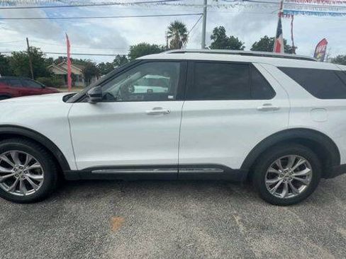 Used 2021 Ford Explorer Limited w/ Equipment Group 301A RWD image 5