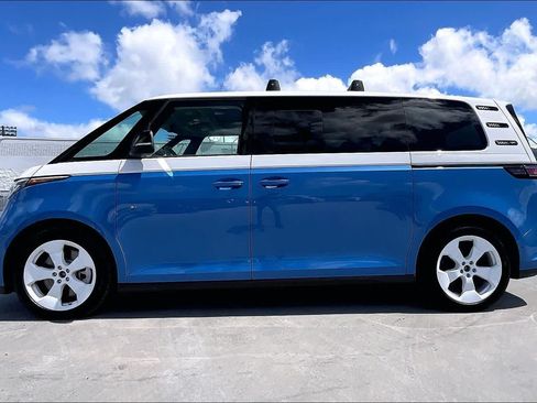 Used 2025 Volkswagen ID. Buzz 1st Edition AWD/4WD image 3