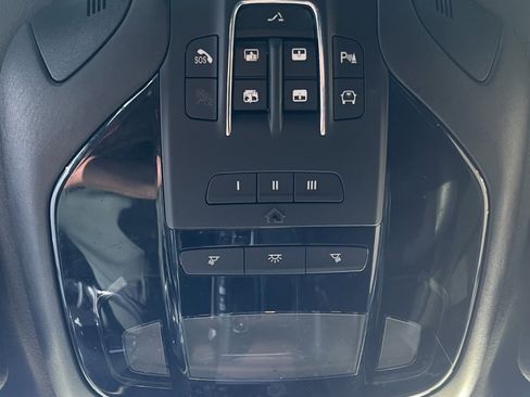 Used 2021 Maserati Levante image 25