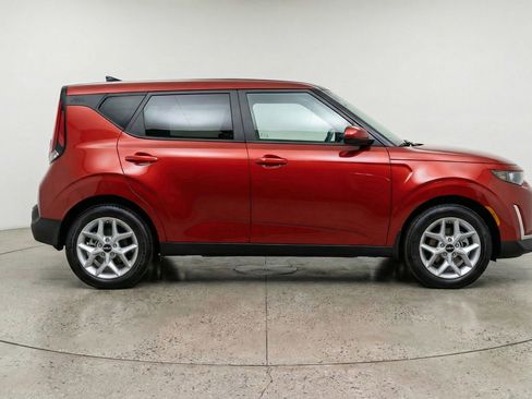 Used 2025 Kia Soul LX w/ LX Technology Package FWD image 11