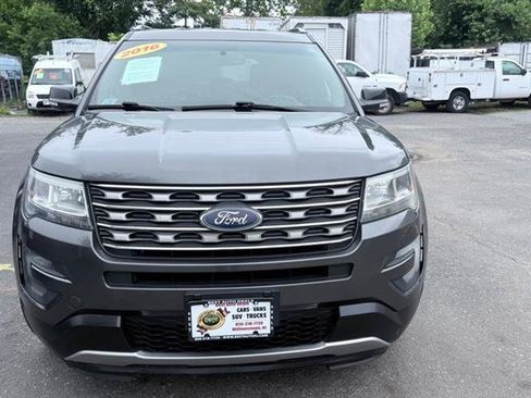 Used 2016 Ford Explorer XLT w/ Equipment Group 201A AWD/4WD image 4