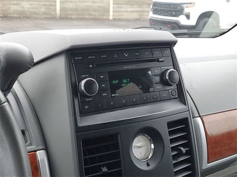 Used 2008 Chrysler Town & Country Touring image 13